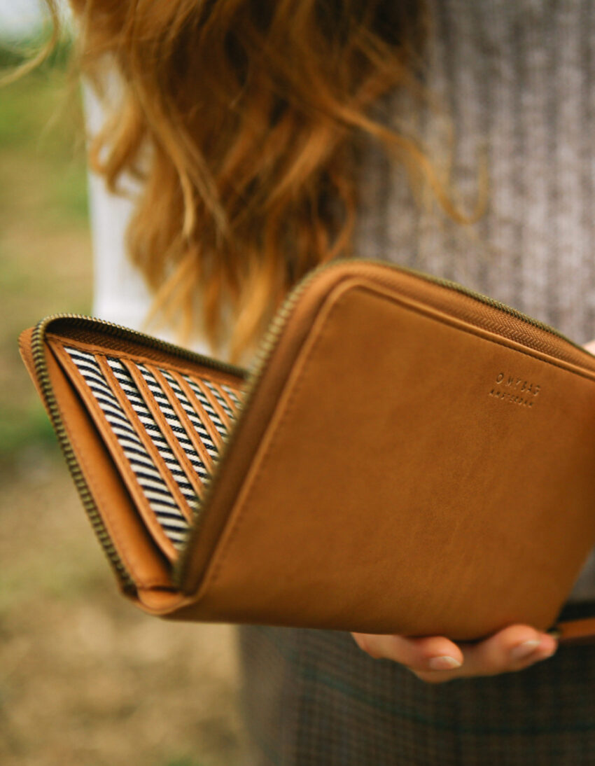 sonny_wallet_cognac_apple_leather_@markmanzi_WEB (1)
